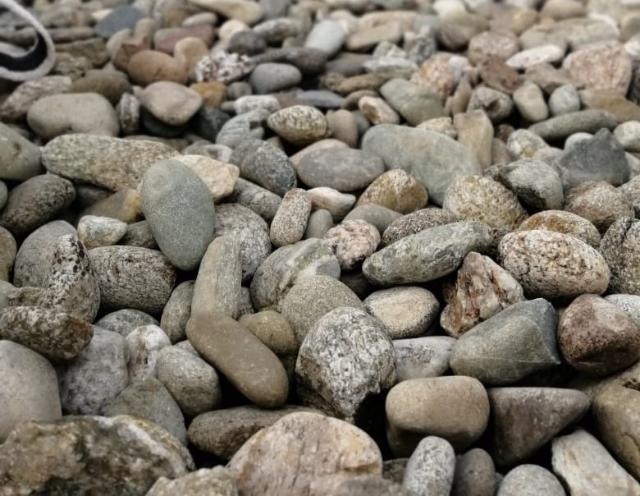Галька речная пестрая (20-40 мм.)  купить в Одинцово от производителя, без посредников